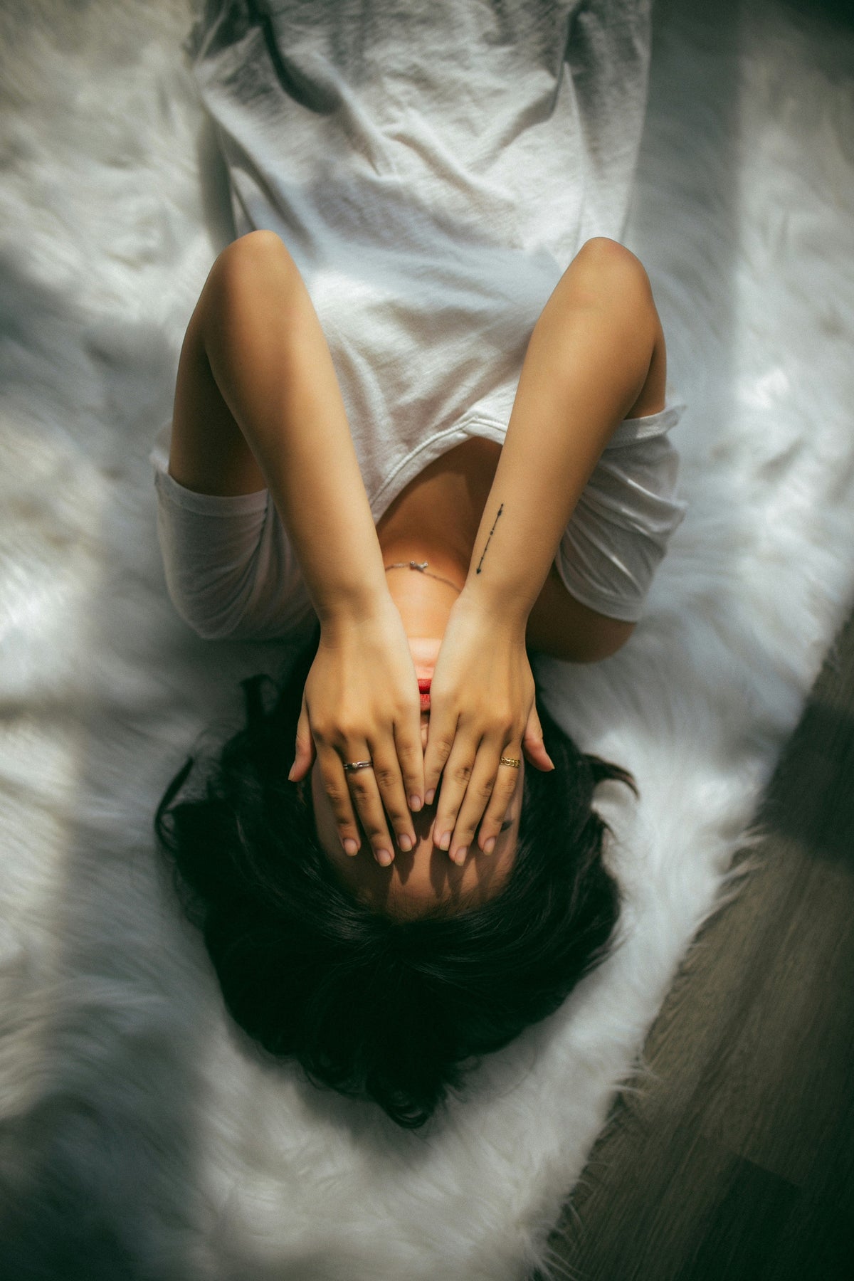 Les 10 signes que le stress prend le dessus sur votre corps (et comment réagir naturellement)