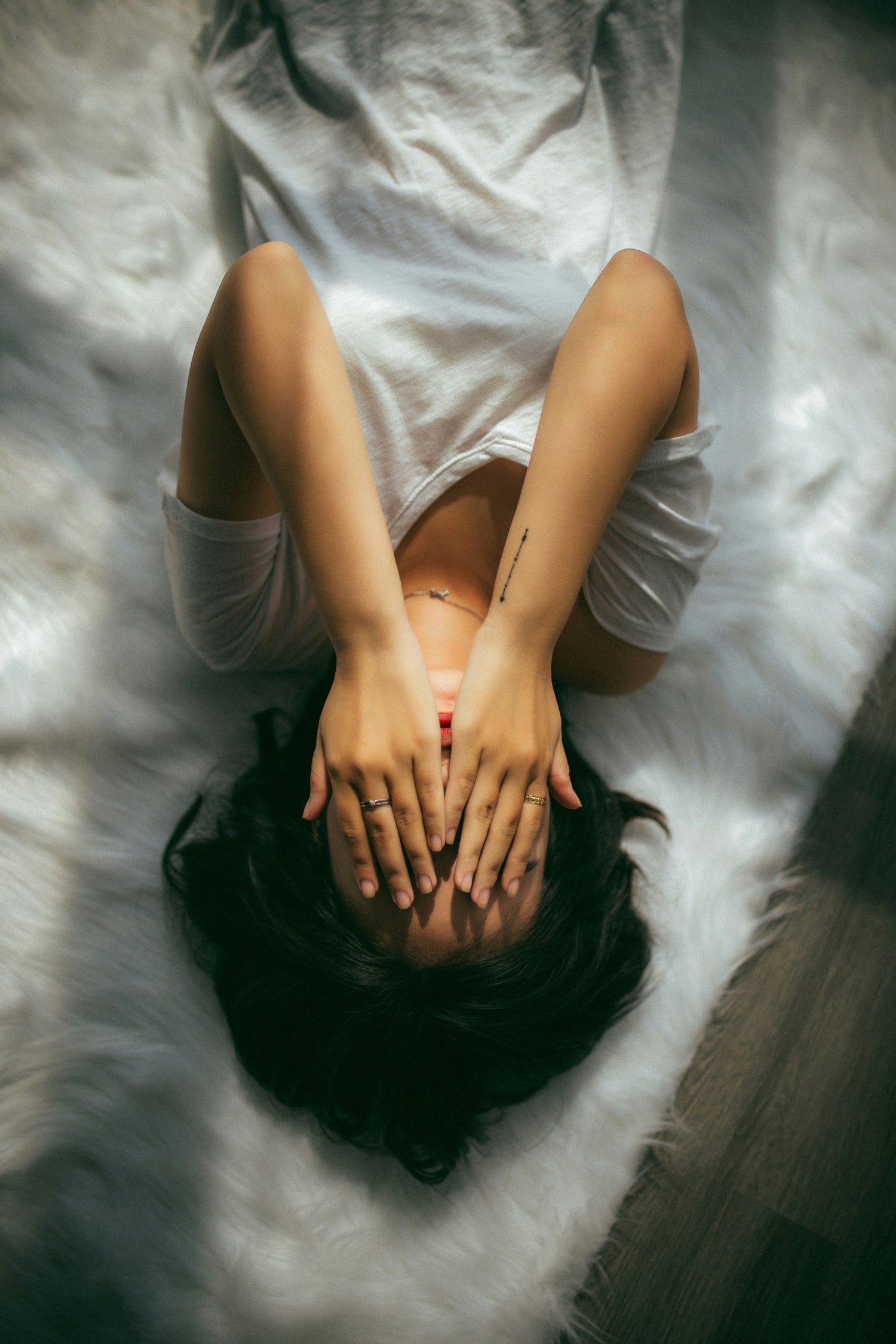 Les 10 signes que le stress prend le dessus sur votre corps (et comment réagir naturellement)